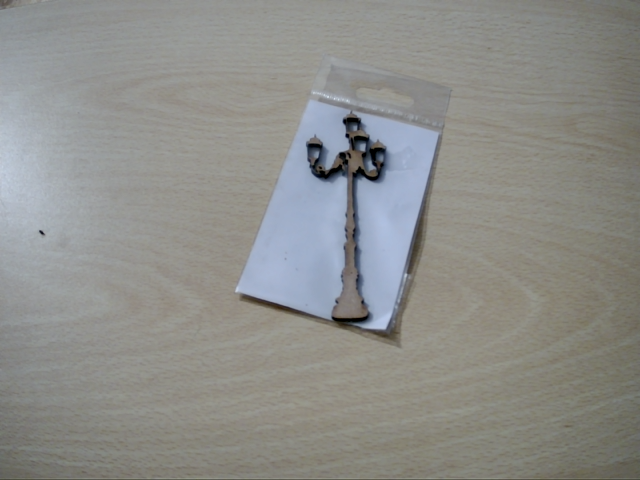 Découpe bois MDF 3mm Lampadaire 4 lampes 