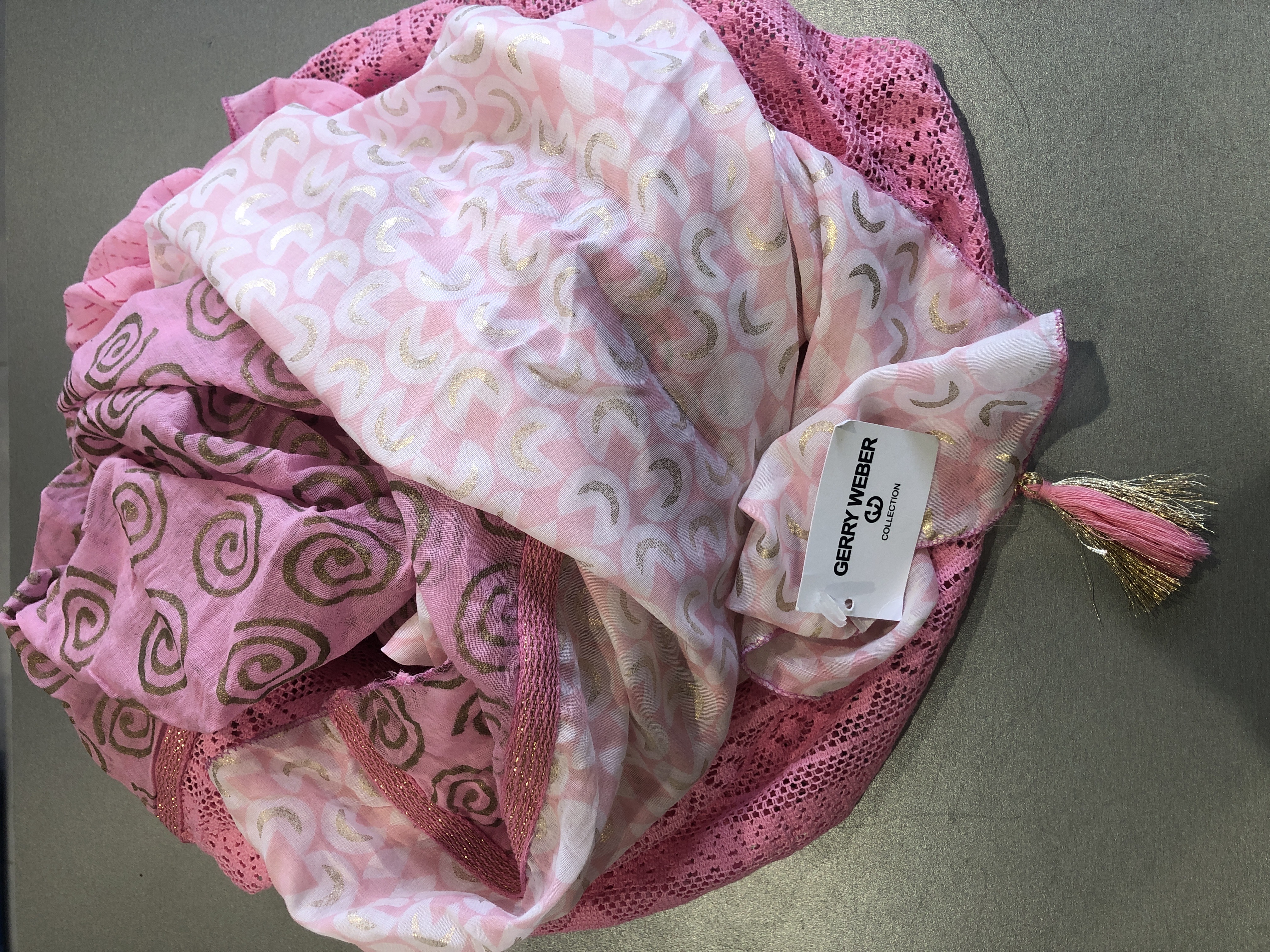 Foulard Rose Gerry Weber 150x150 cm 30% Viscose - 70% Coton Accessoire textile pour usage quotidien et extérieur