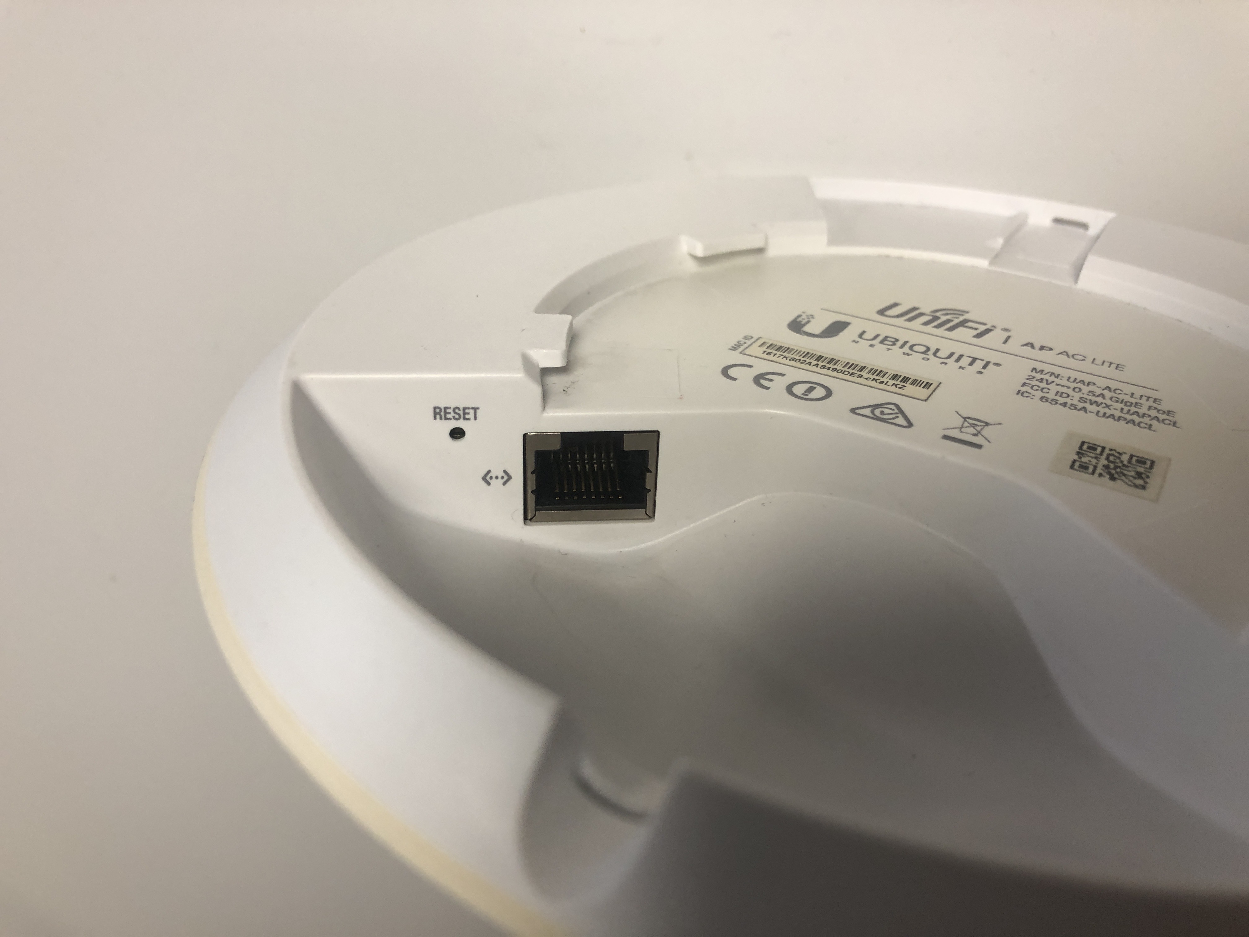 Antenne Wi-Fi Ubiquiti UniFi AP AC LITE - Point d'accès sans fil 802.11ac pour réseau intérieur et extérieur