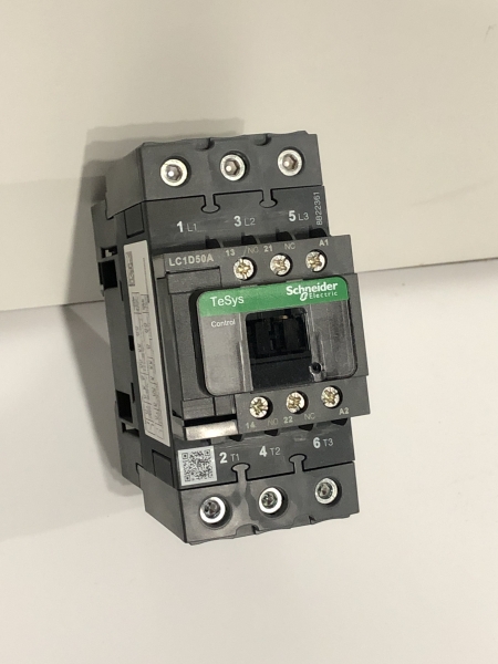 Contacteur Schneider Electric LC1D50AFE7 - 3 Pôles 50A AC Bobine pour Installations Électriques