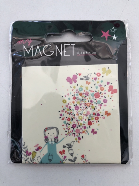 Magnet décoratif Japonaise Fillette - 6.4 x 6.4 cm pour décoration et loisirs créatifs printemps Pâques