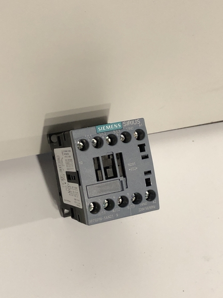Contacteur Siemens 3RT6016-1AN21 - 3 pôles 24V AC/DC 16A pour applications industrielles