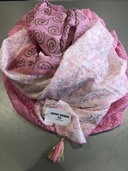 Foulard Rose Gerry Weber 150x150 cm 30% Viscose - 70% Coton Accessoire textile pour usage quotidien et extérieur