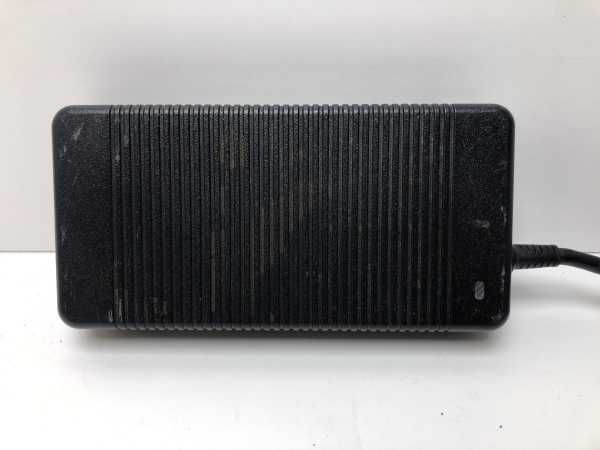 Alimentation Dell 330W DA330PM111 - 19.5V 16.9A - Chargeur Adaptateur AC/DC Original