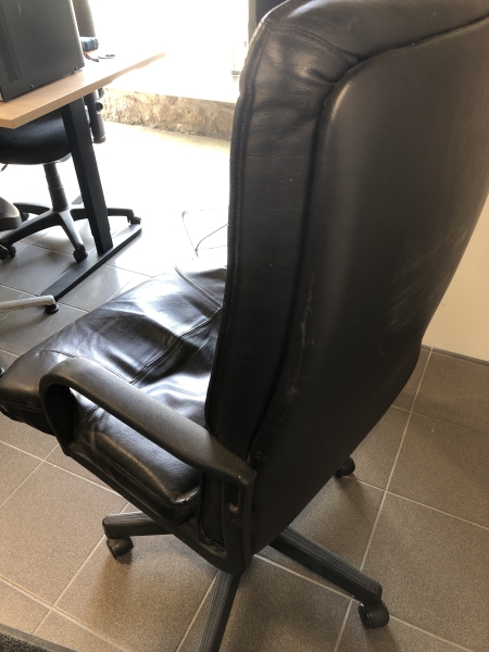 Fauteuil de bureau noir cuir réglable 