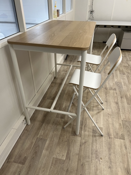 Table haute et 2 tabourets hauts IKEA TOMMARYD - Ensemble repas compact pour cuisine ou bar