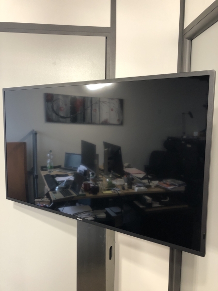 Écran professionnel 4K Philips Q-Line + support