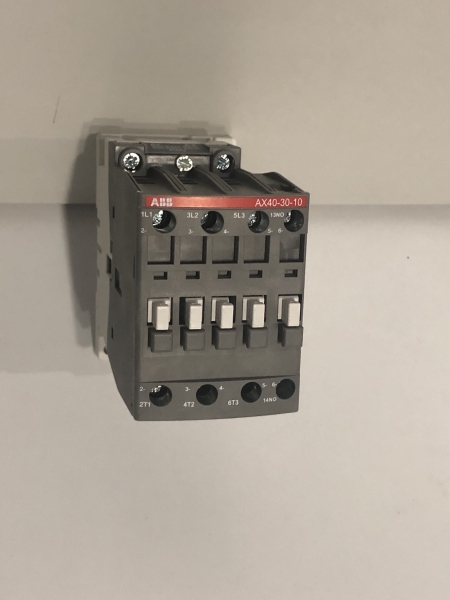 Contacteur ABB AX40-30-10-80 - 3 Pôles 40 A Bobine 220 V AC pour Applications Industrielles