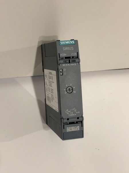 Relais temporisé SIEMENS 3RP2574-1NW30 - 24V AC/DC 1CO 1NO pour automatisation industrielle