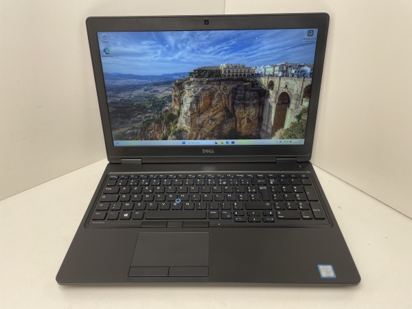 PC Portable DELL Precision 3520 - 15.6" i5 8 Go RAM NVME 256 Go Windows 11 Pro pour professionnels