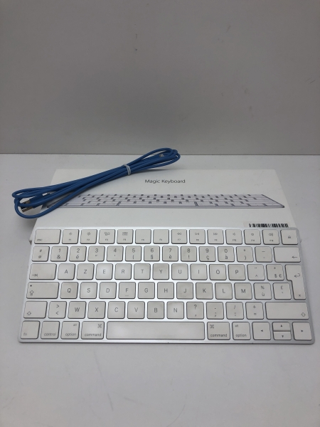 Clavier sans fil Apple Magic Keyboard - Bluetooth, Rechargeable, Argent, 28x11,5x1,1 cm, pour Jeu et Universel