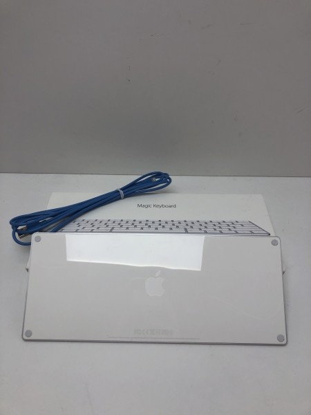 Clavier sans fil Apple Magic Keyboard - Bluetooth, Rechargeable, Argent, 28x11,5x1,1 cm, pour Jeu et Universel