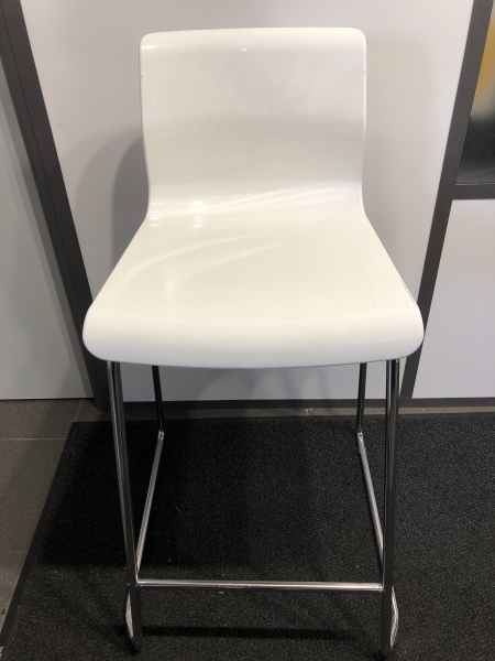 Tabouret de bar - Hauteur 64cm Assise Dossier 89cm Plastique Blanc Pieds Métal Chromé