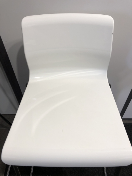 Tabouret de bar - Hauteur 64cm Assise Dossier 89cm Plastique Blanc Pieds Métal Chromé