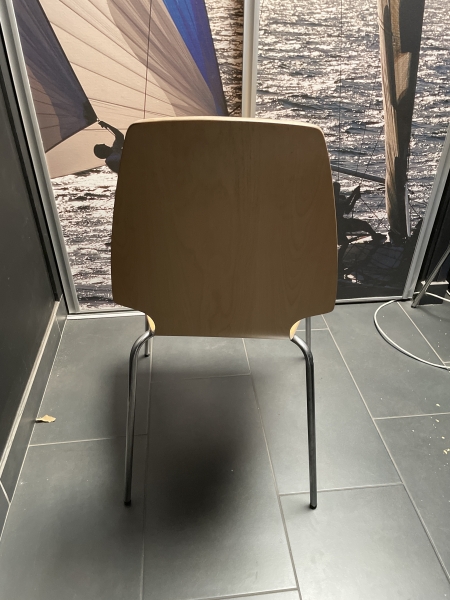 Chaise en bois clair IKEA - Structure en métal, design épuré pour salle à manger ou bureau