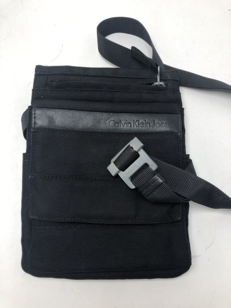 Sacoche Calvin Klein Jeans - Tissu Noir 23x18 cm avec 3 Poches pour Usage Quotidien