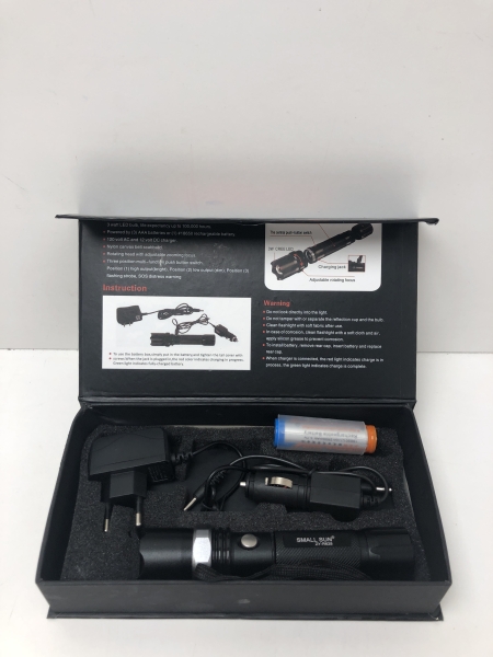 Lampe multifonction SWAT flashlight - Longue portée, Mise au point réglable, Mode de lumière réglable, Poignée antidérapante, Résistant à l'impact