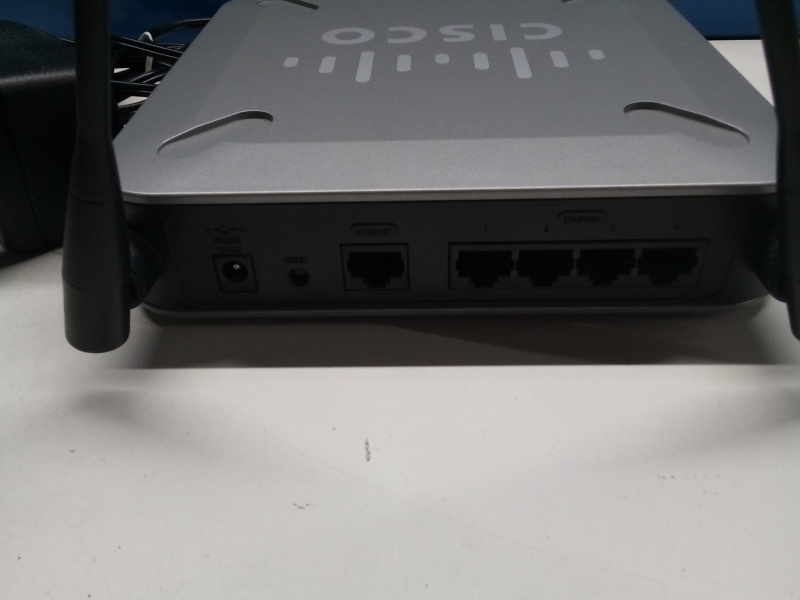 Routeur Wifi CISCO WRV210 - 5 ports RJ45 avec alimentation pour réseau domestique et professionnel