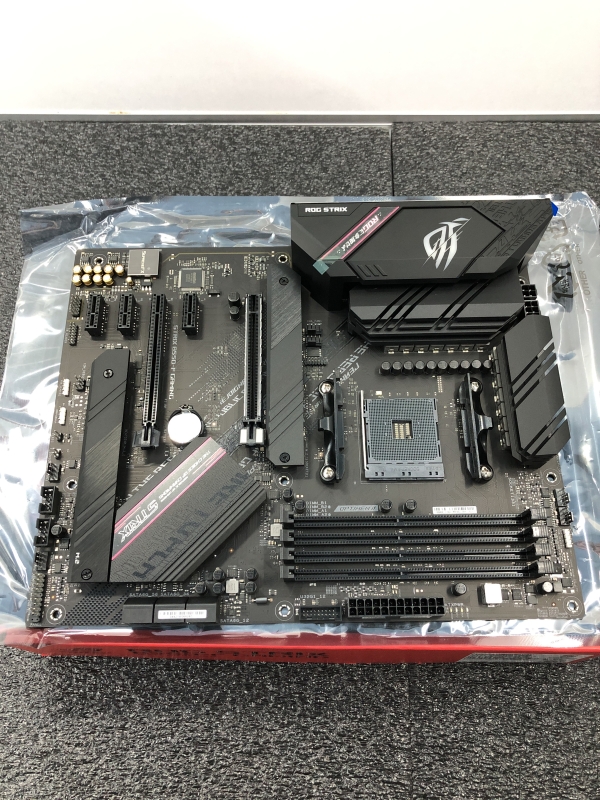 Carte mère Republic Of Gamers - ROG STRIX  B550-F Gaming - ATX - Chipset AMD socket AM4 3 Gen - Memoire DDR4 -  2xM2 - RJ45 - USB arrière 8 ports 6 USB avant  
