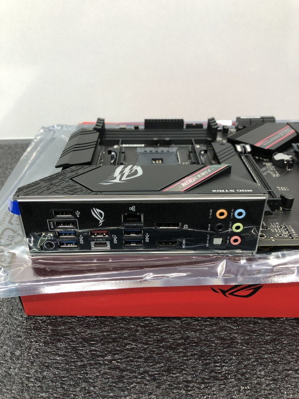 Carte mère Republic Of Gamers - ROG STRIX  B550-F Gaming - ATX - Chipset AMD socket AM4 3 Gen - Memoire DDR4 -  2xM2 - RJ45 - USB arrière 8 ports 6 USB avant  