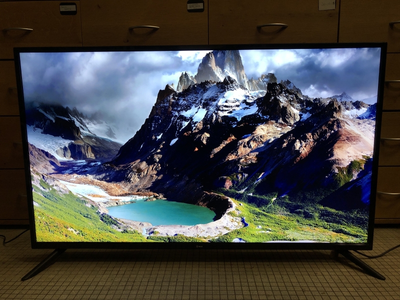 TV TOKAI - 127 cm 50" - Ultra HD (4K) (3840x2160 pixels)LCD  •  LED  •  16:9 HDMI (x4) - Audio numérique coaxiale (x1)  •  Casque x (1) - USB 2.0 (x2) - Compatible support VESA : 200 x 200 mm - Télé