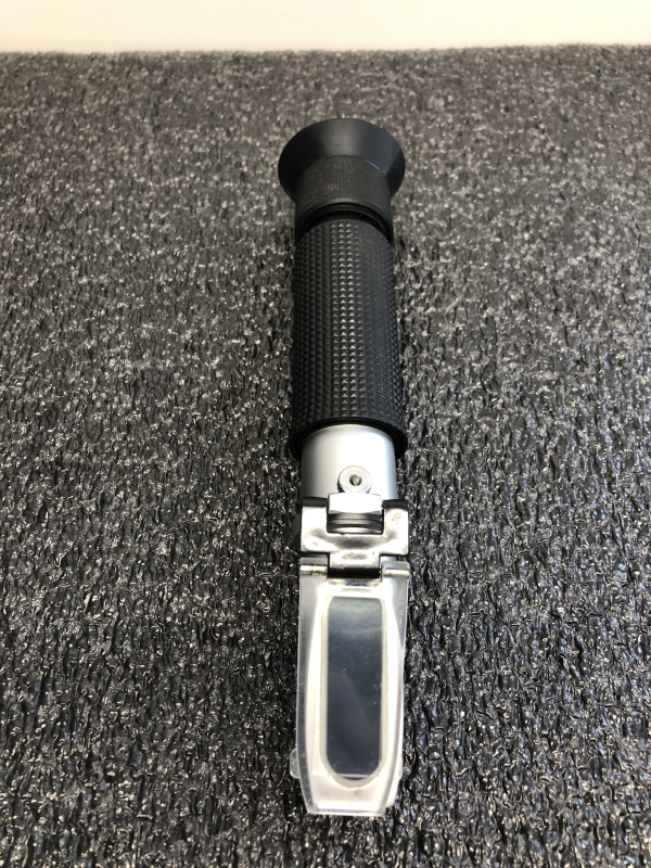 Réfractomètre portable avec boîte et manuel - Mesure précise pour liquides, idéal laboratoire et usage personnel