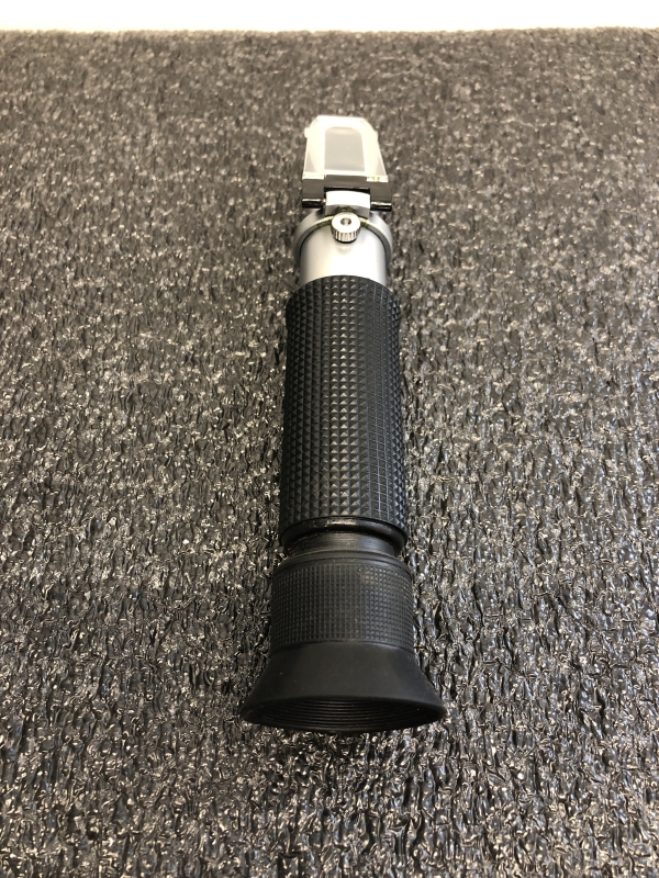 Réfractomètre portable avec boîte et manuel - Mesure précise pour liquides, idéal laboratoire et usage personnel