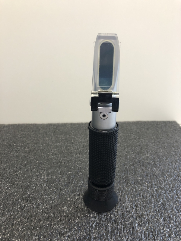 Réfractomètre portable avec boîte et manuel - Mesure précise pour liquides, idéal laboratoire et usage personnel