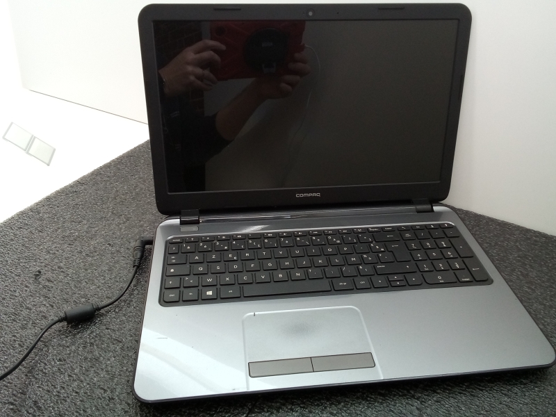 Ordinateur Pc Portable COMPAQ 15-h03sf - 15,6 pouces - AMD Dual-Core E1-2100  -  Carte graphique Radeon HD 8210 - 4Go Ram - HDD 500 Go - Lecteur DVD - 3xUSB - RJ45 Wifi - HDMI - Jack - Windows 10 Famille - Pas de chargeur 